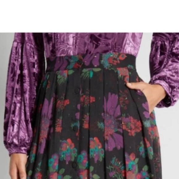 NWT Modcloth  Midi Pleated Skirt Size 8 Black Floral - Picture 4 of 4
